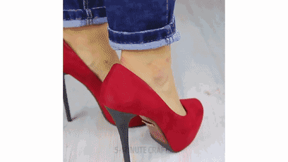 她往高跟鞋里放了这个，怎么走都不磨脚，女生需知的小窍门！