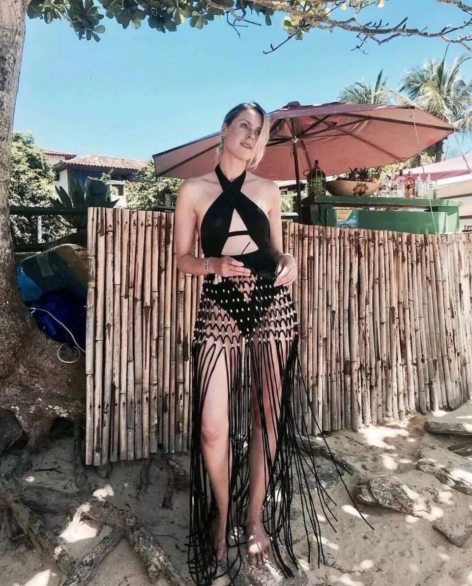 高级的泳衣，一定是纯色的!