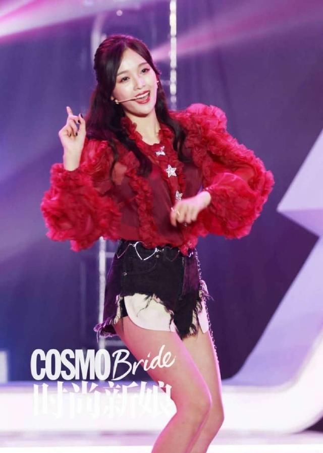 吴宣仪终于栽了!三角形短裤露出安全裤就算了,白色的又是啥?