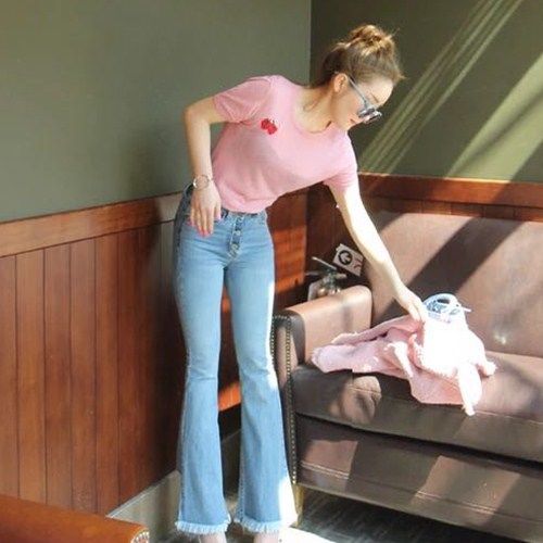 身材丰满的女人穿的性感点，这收腰T恤七八零后女人穿更好看