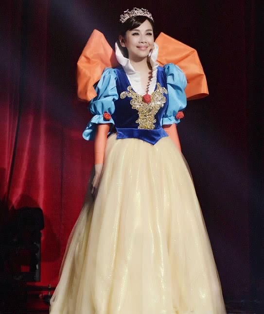 她被经纪人骗的只剩内衣，因祸得福遇见真爱，47岁气质不减当年！