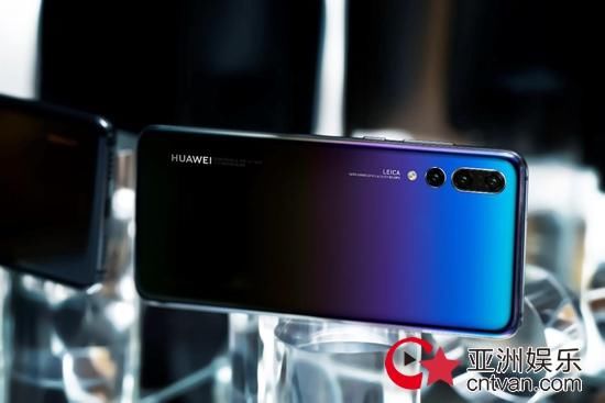 秋冬季如何穿着Chic？看华为P20新配色瞬间提升女性时尚感