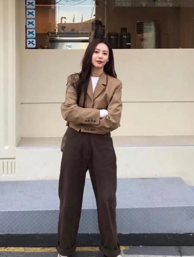  『高級』想不到20年的西服竟那样短？确实太高級了