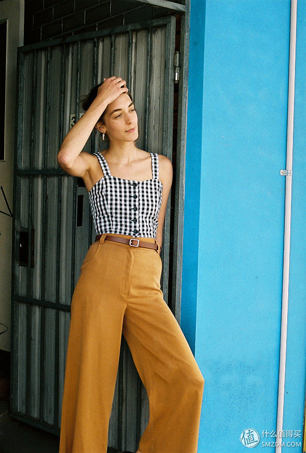 简约优雅的纽扣元素，显瘦复古今夏必备!