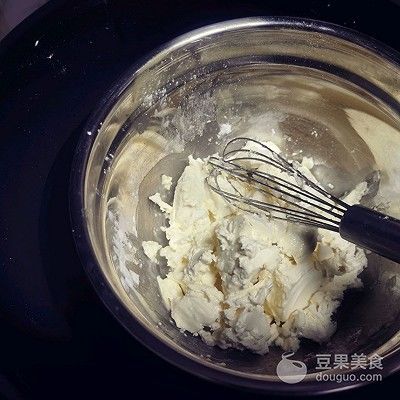  【黑芝麻】黑芝麻奶酪包的做法