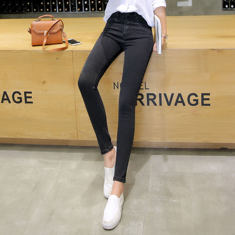 想看起来显腿瘦?就试试这几款小脚牛仔裤，瞬间变高挑小美女