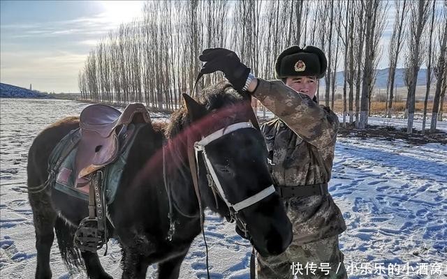  复勒瓦：军马“黑风”，边防官兵的亲密战友