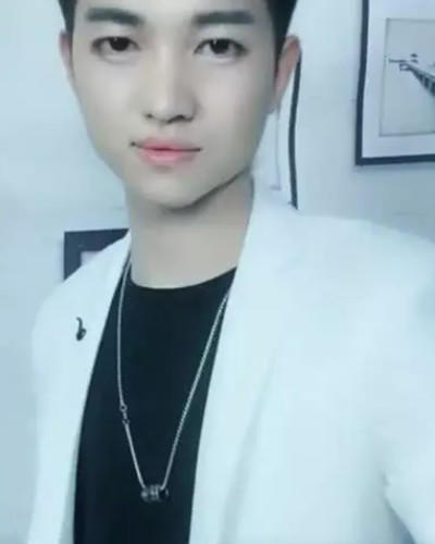 网红工地小哥化妆，即使再邋遢，也可以打造自己“小奶狗”形象！