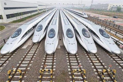 突然传来一声巨响！近2万吨钢材倒塌，75名工人遇难