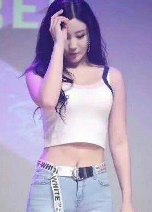 十分大气有范的牛仔裤美女，特别图6小姐姐，特干净！