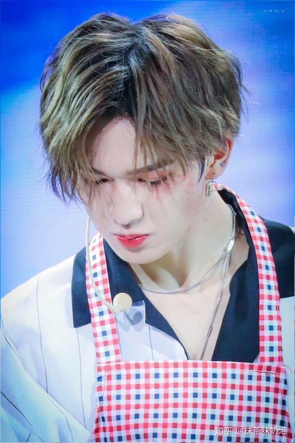 眼妆画到模糊性别，黄子韬为代表的男明星们中了什么毒？