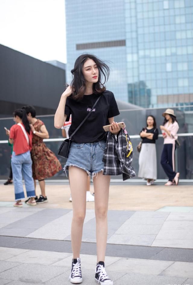  美女■美女时尚又休闲的穿搭, 无论逛街度假都会散发出“知性”的美感