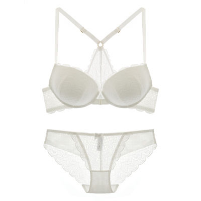 女人过了30就别穿老式文胸了!前搭扣的更方便，还挺拔有型