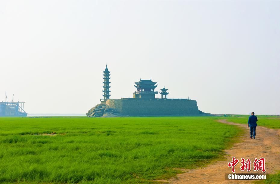 鄱阳湖进入枯水期 落星墩步行可达