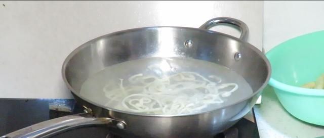  『我家』学会面条的做法，我家一周吃5次，面条劲道，真好吃
