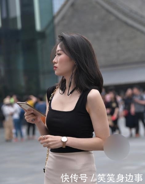  [出门在外]掇影: 美女, 出门在外, 请注意你的穿着
