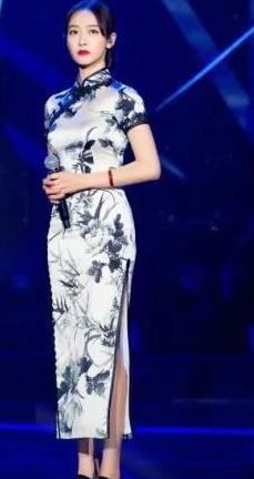 原以为19岁周洁琼穿旗袍够惊艳了,但看到31岁的宋茜,我沉默了!