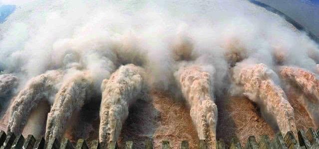 为建这座水电站 淹没两座千年古城 迁移30万居民 如今下场可怜