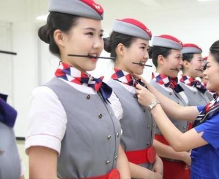 为什么空姐都穿裙子而不穿长裤, 说出来你可能不敢相信