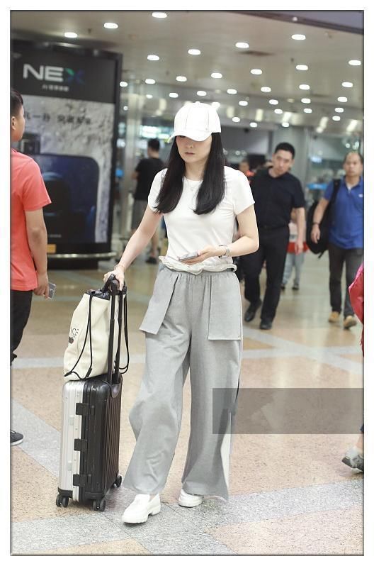 看了刘涛的机场照，再看看王艳，才知道真豪门和假豪门差距有多大