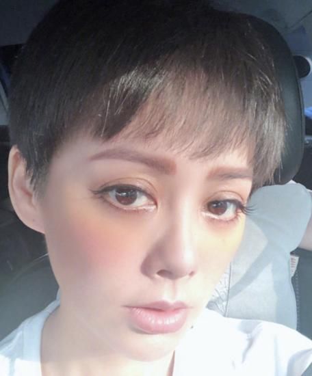 坤音四子过敏脸出道 这画风在致敬98年的王菲吗？