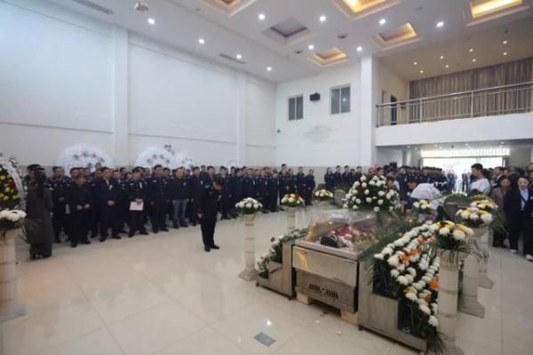  悲痛：悲痛！湖北天门43岁民警因过度劳累，突发脑梗因公牺牲