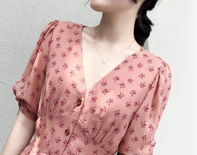 有钱女人别瞧不起百来元的“清凉裙“，上身堪比模特，三伏天必备