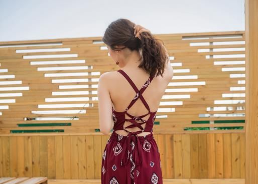 去海边度假?穿这样的沙滩裙!这比穿比基尼还性感撩人