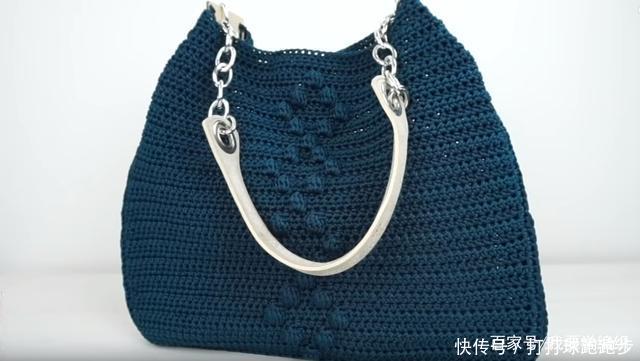  『不加不减钩一行中长』出门背个这样的包包，大大小小的物品全能收纳其中，流浪汉包教程