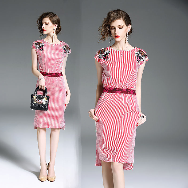 妖娆迷人的包臀裙，时髦洋气，完美勾勒性感S曲线