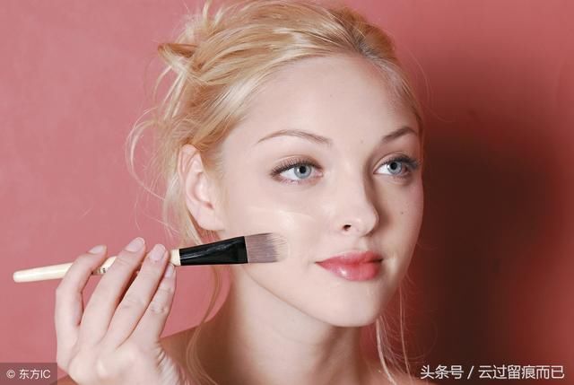 现在化妆流行这种粉底了,你别傻傻又落伍了啊!