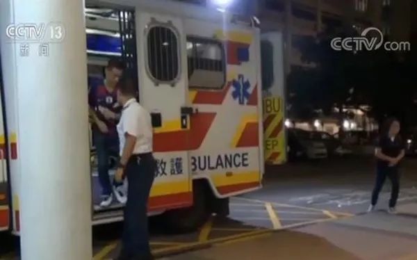 受伤香港警员对暴徒喊话：我们香港警察绝对会果断执法！