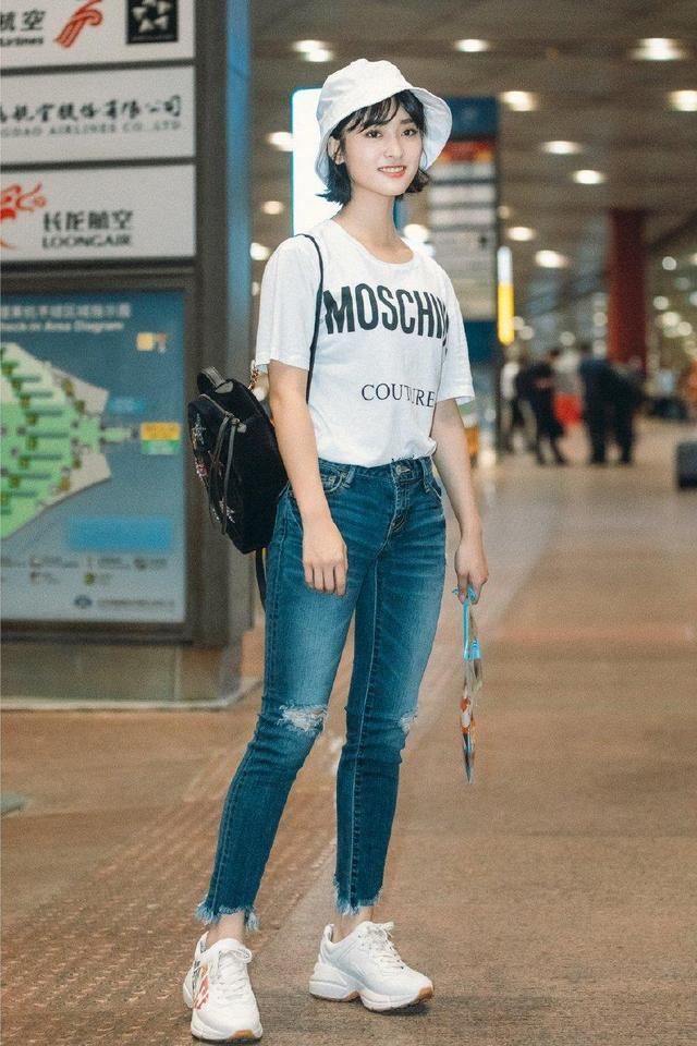 沈月不注重穿搭也就算了，腿粗都不P图，娱乐圈还真没人敢这样！