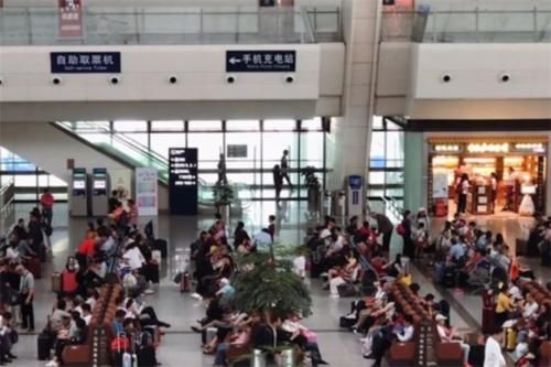  「我国」我国高铁已经亏了4万亿，为什么还要一直修建？终于知道