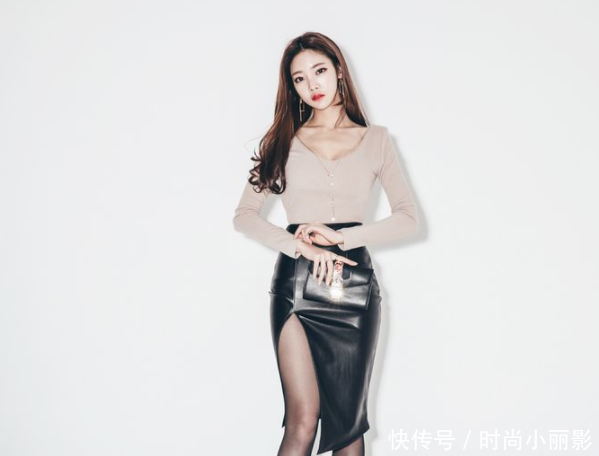 曲线身段的紧身裙美女，彰显独特魅力，很招人喜欢！