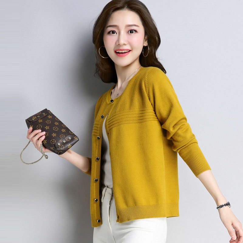 别再穿紧身裤了，太土!有一种糖果色开衫，上身爸妈都说清新减龄