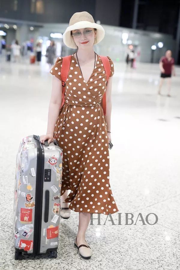 朱亚文女儿这么可爱!关晓彤鹿晗都见过家长了?【海报街拍】