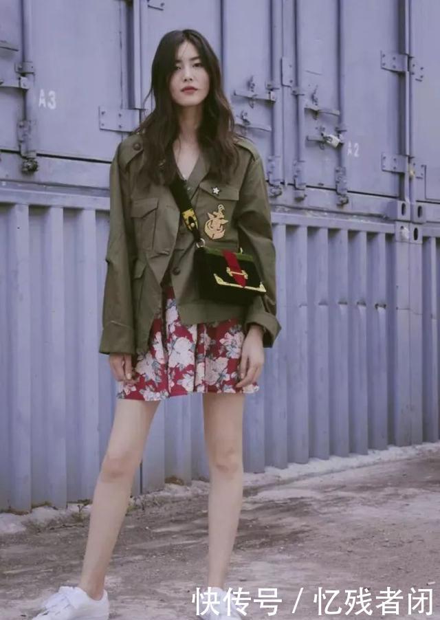  [开满]三月流行“开满花的衣服”，把春意盎然穿身上，与大自然融为一体