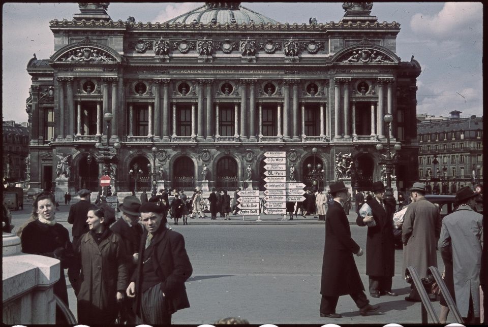 德军占领下的巴黎上色高清老照片 马照跑舞照跳 亡国痛看不到