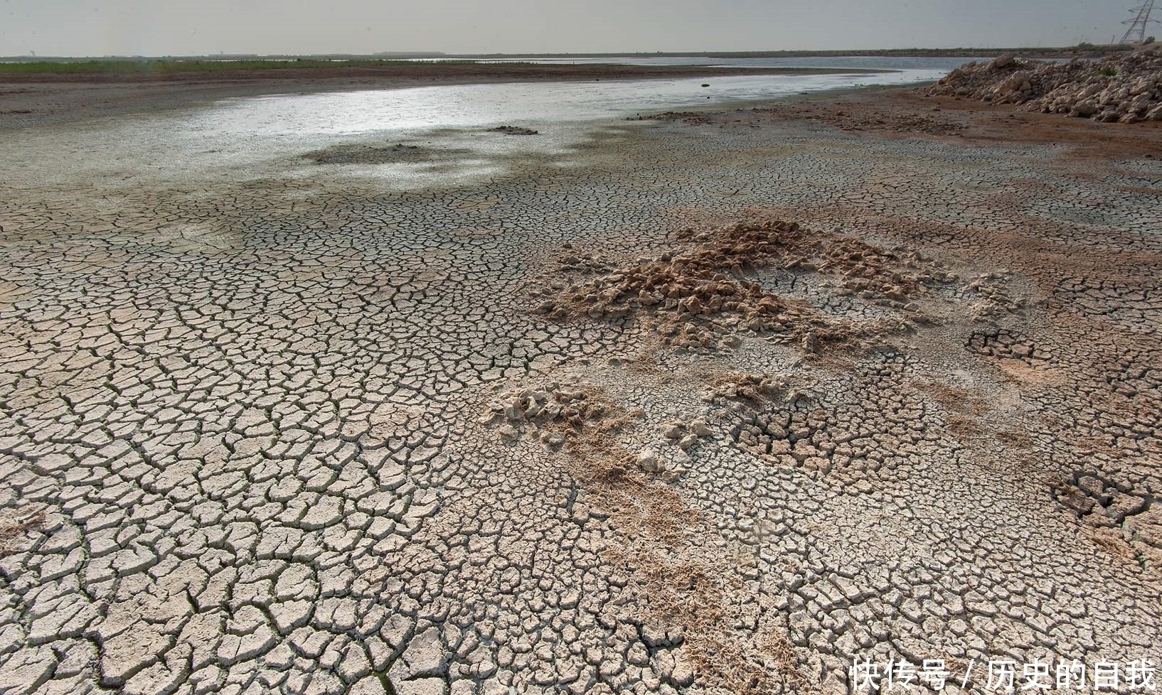  「湖泊」八百里“借水”将荒野变成湖泊，只用十六年，中国再一