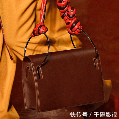 #小姐妹们#如何利用包包来提升气质？穿搭小白必学功课，让你成为时髦精