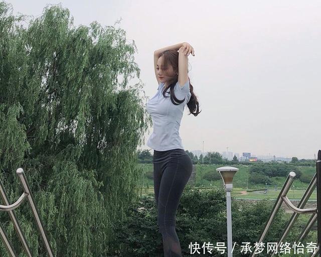 展现女性|紧身打底裤将女性的身材展现的更加的完美,具有很好视觉冲击力