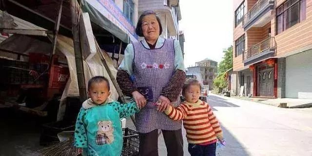  「二胎」农村三孩罚款标准，看罚款数额后，农民：二胎负担不起