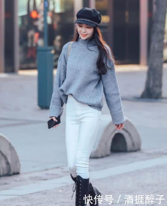 紧身裤:街拍美女:小姐姐高颜值身材好,紧身裤的穿搭,显性感魅力!