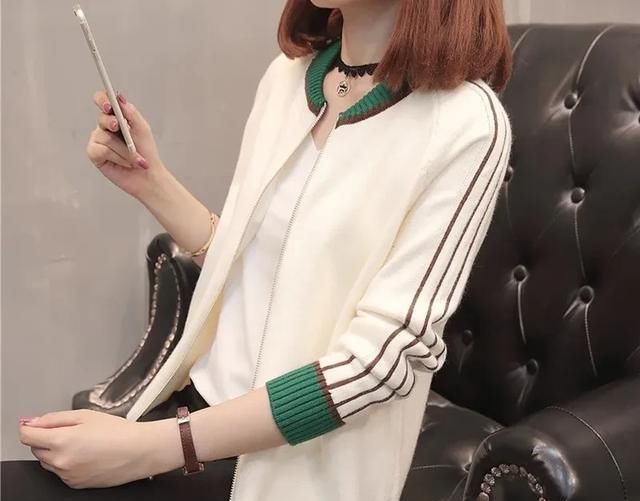  『版型』女人过了40岁衣服别乱穿,今年流行的连衣裙,减龄又有女人味!