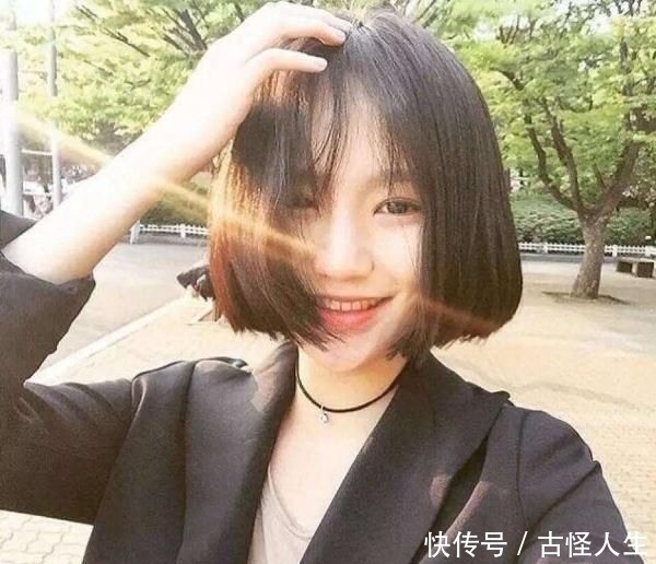 款发型@圆脸适合的发型 可盐可甜的发型也能秒变巴掌脸!
