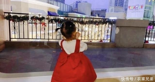  『吃饭的时』孙怡吐槽2岁女儿太能吃，一顿饭吃了一只大龙虾，网友：能吃是福