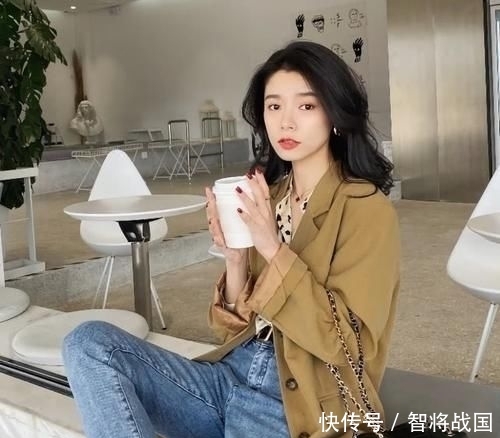  『初春』最近火了一种初春搭配，减龄又有气质，120斤都能穿出女神范儿