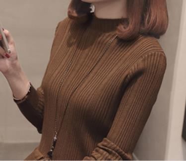 刚上架就火了的“毛衣裙“，比卫衣时髦好看，配一双袜靴就更美了