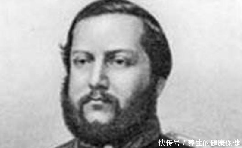  「在位」老总统在位18年国家强盛, 儿子继位不到8年, 把国家经营的一蹶不振